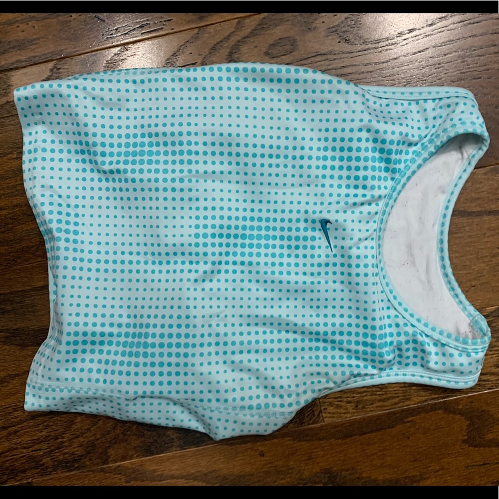 Nike crop tank with built in shelf bra